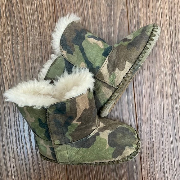 UGG Boots - Picture 5 of 5